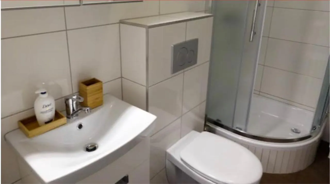 Between Schoenbrunn And The City Center L Lf31 Viena